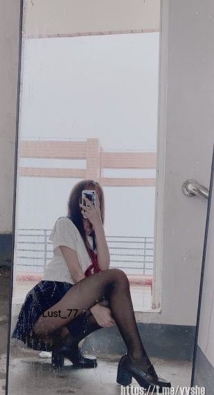 年轻的老师在线观看中文字幕_国产剧在线手机播放