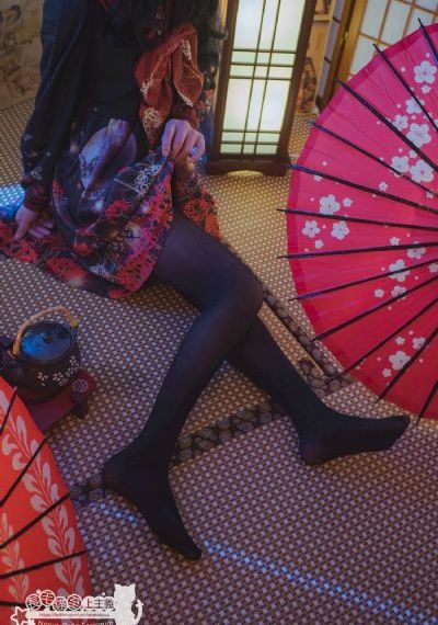 欧美三级巜双乳紧扣的肉体市场_超清迅雷电影在线